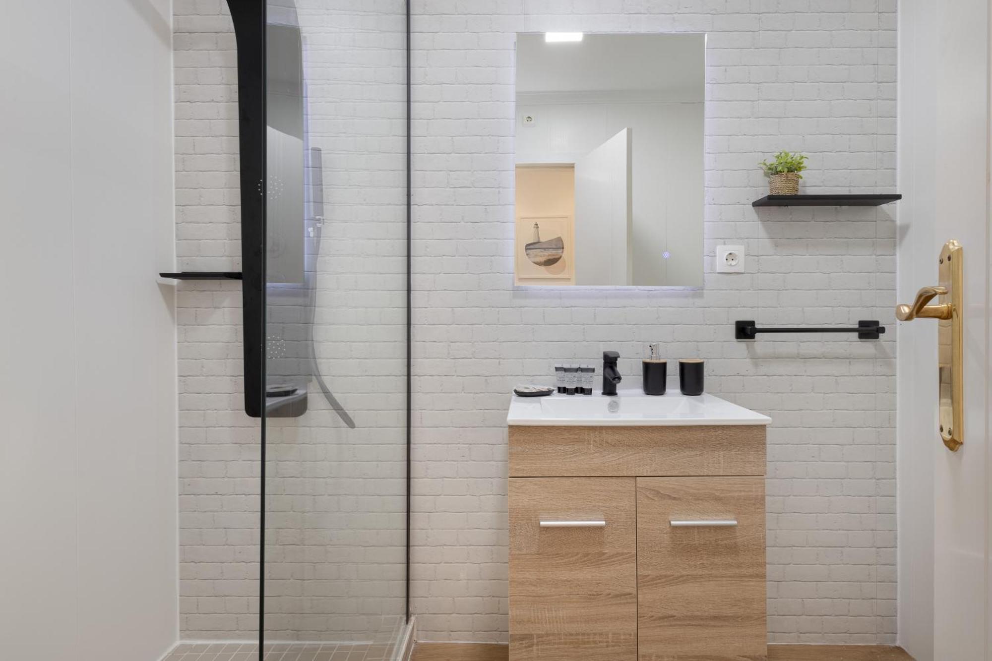 C21 Trendy 2 Bdr & Parking Downtown Apartman Málaga Kültér fotó